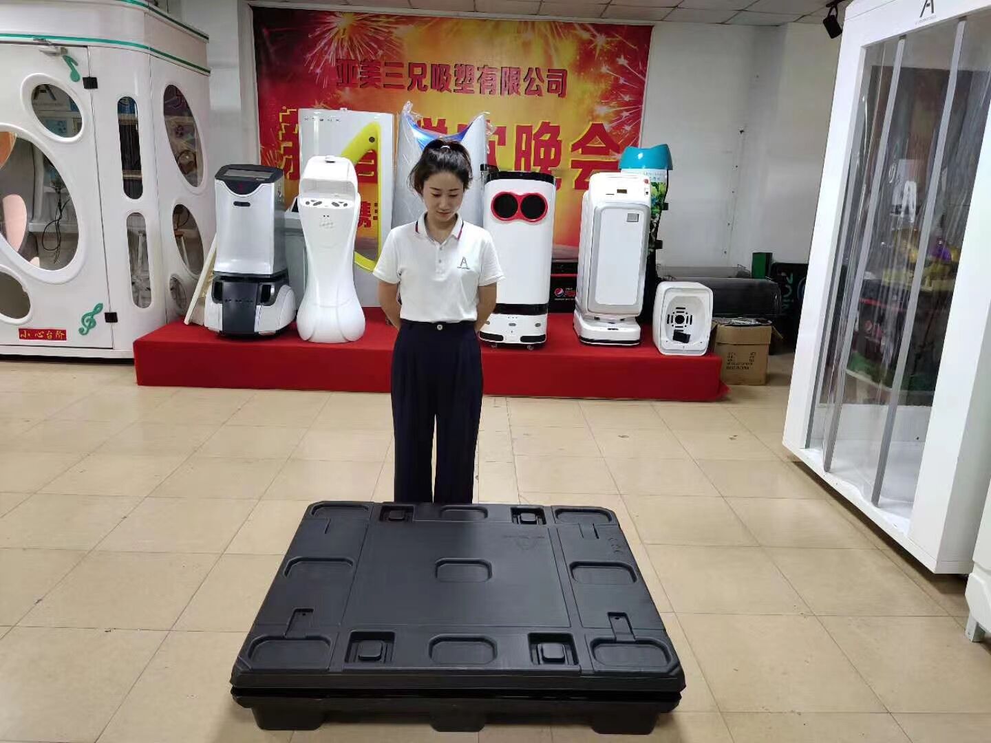 折疊好的圍板箱節(jié)省空間便于收儲存